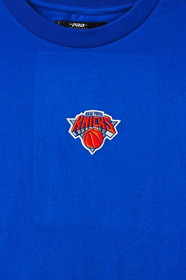 Pro Standard UO Exclusive NBA New York Knicks Graphic Tee | Urban