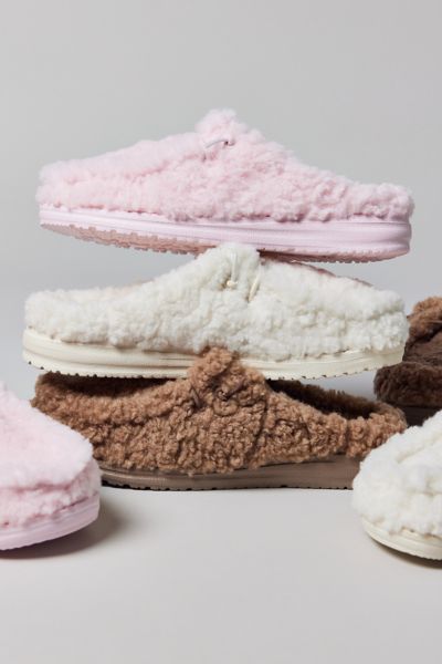 HEYDUDE WENDY FLUFFY FLEECE SLIPPER IN PINK, WOMEN'S AT URBAN OUTFITTERS 