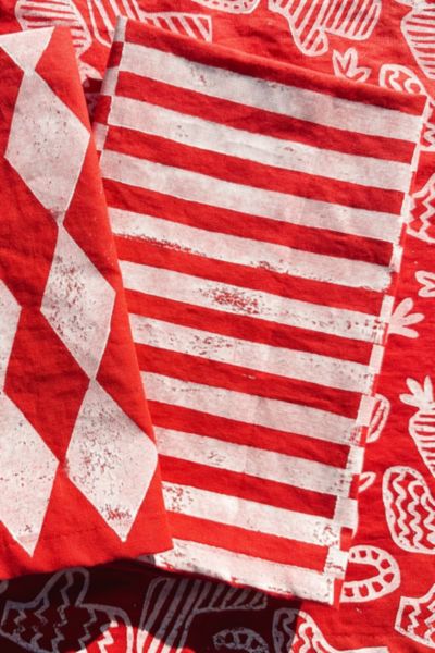 Julie Peach Block Printed Stripe Napkin Set In Red At Urban Outfitters