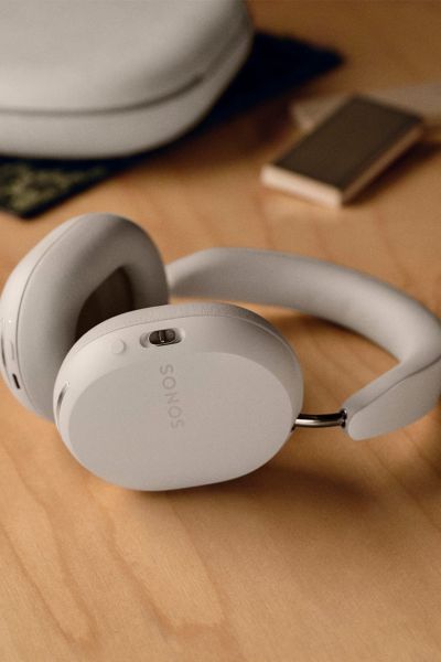 SONOS ACE WIRELESS NOISE CANCELING HEADPHONES IN WHITE AT URBAN OUTFITTERS 