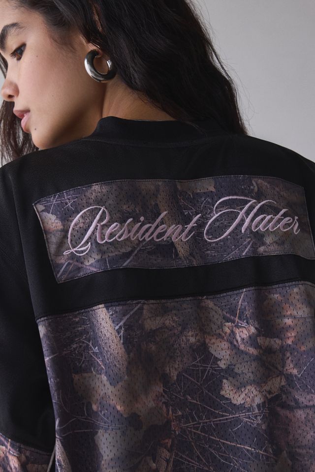 【JADED LONDON】RESIDENT HATER トップ Jaded London Resident Hater Hockey Top in Tree Camo | REVOLVE