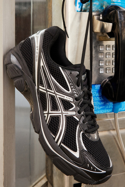 ASICS GT-2160 Sneakers in Black/Pure Silver at Urban Outfitters