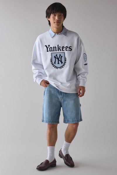 Pro Standard MLB New York Yankees Country Club Crest Graphic Crew Neck Sweatshirt Product Page