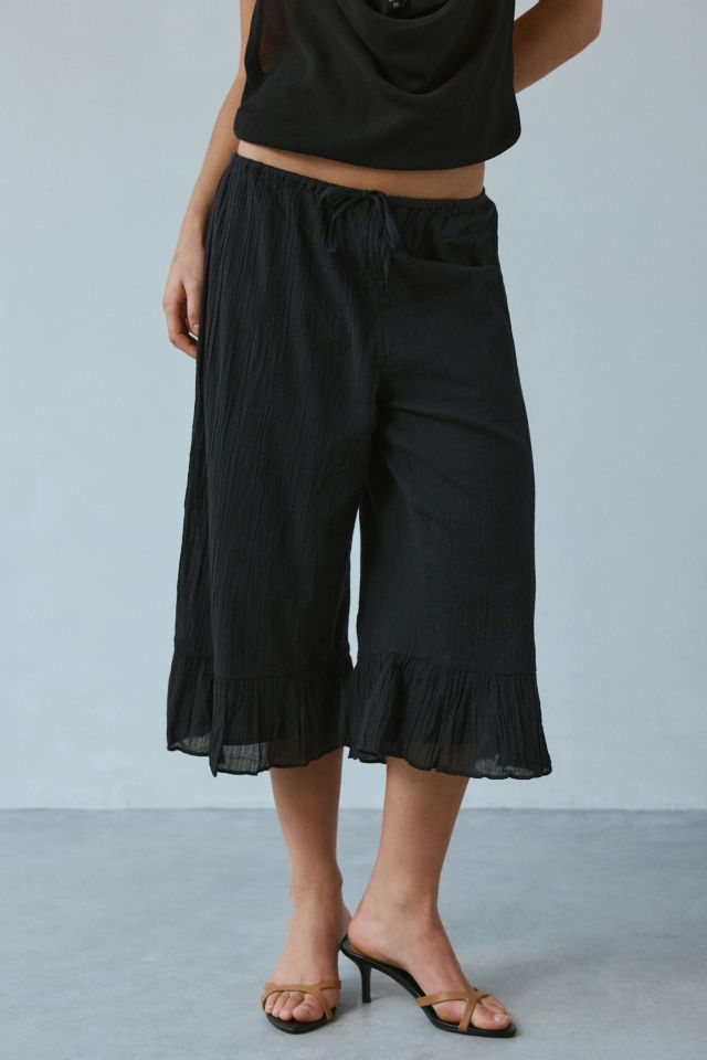 Kimchi Blue Livia Ruffle Bloomer Capri Pant #1