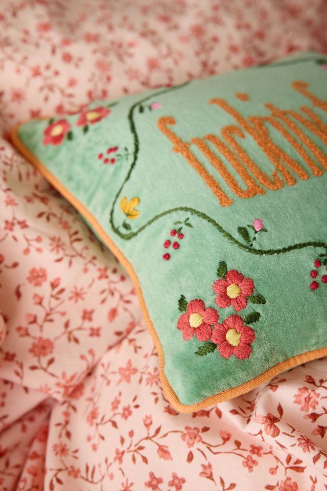Coussin décoratif en velours brodé F*** #1