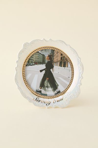 Urban Outfitters Ornate Queen 5" Round Ceramic Picture Frame In White At