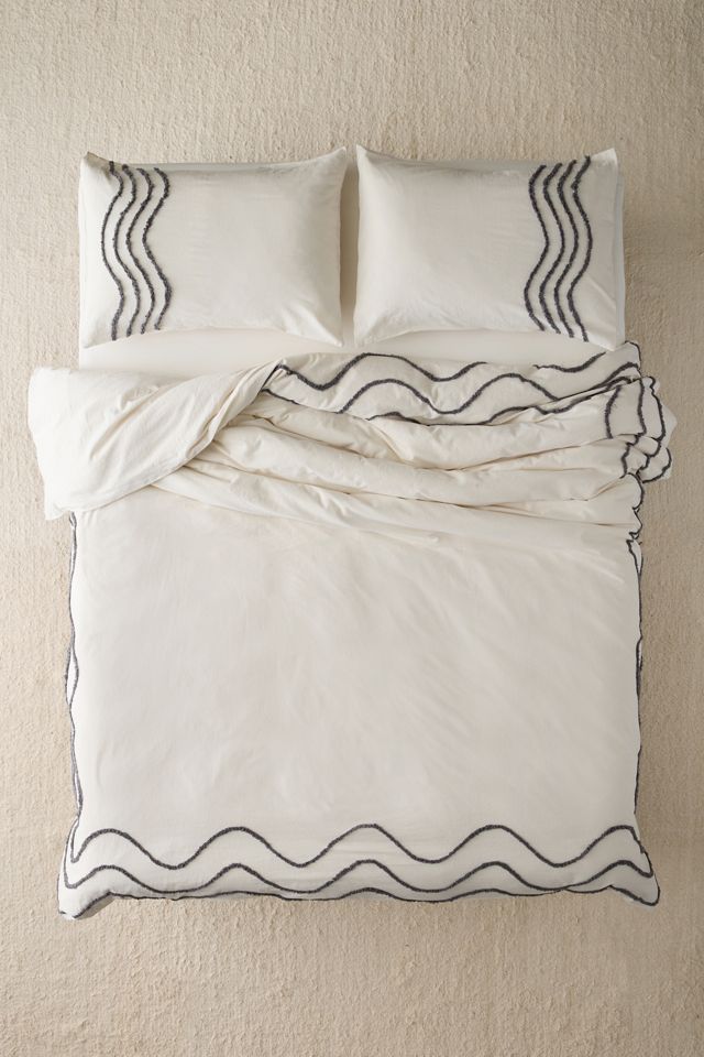 Wiggle Bordered Tufted Duvet Cover