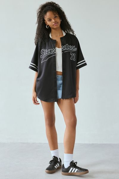 STARTER GRAPHIC BASEBALL JERSEY TEE IN BLACK, WOMEN'S AT URBAN OUTFITTERS 