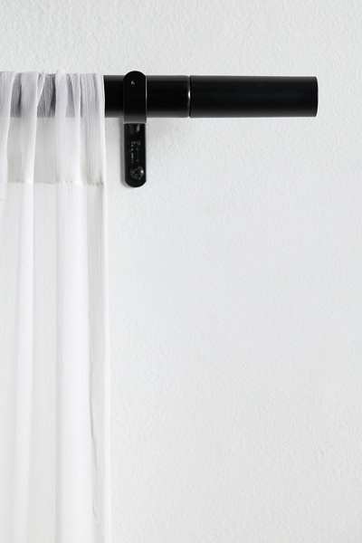 URBAN OUTFITTERS ESSENTIAL METAL WINDOW CURTAIN ROD IN BLACK AT URBAN OUTFITTERS