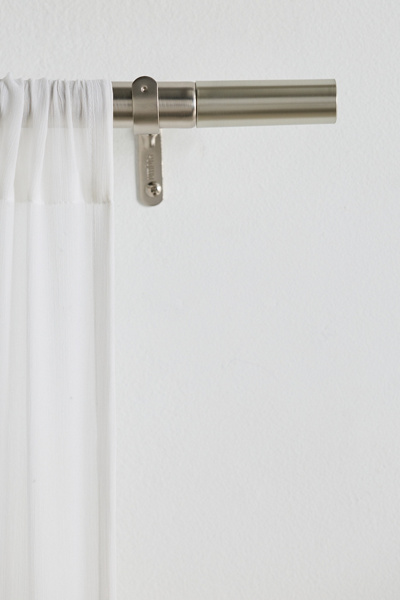 URBAN OUTFITTERS ESSENTIAL METAL WINDOW CURTAIN ROD IN SILVER AT URBAN OUTFITTERS