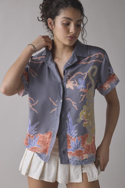 BDG ASHER SATIN PRINTED SOUVENIR SHORT SLEEVE BUTTON-DOWN SHIRT IN GREY, WOMEN'S AT URBAN OUTFITTERS 