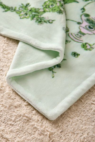 Cozy Logan Patterned Fleece Throw Blanket