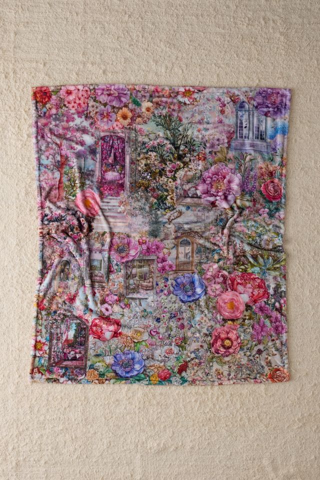 Cozy Logan Patterned Fleece Throw Blanket #1