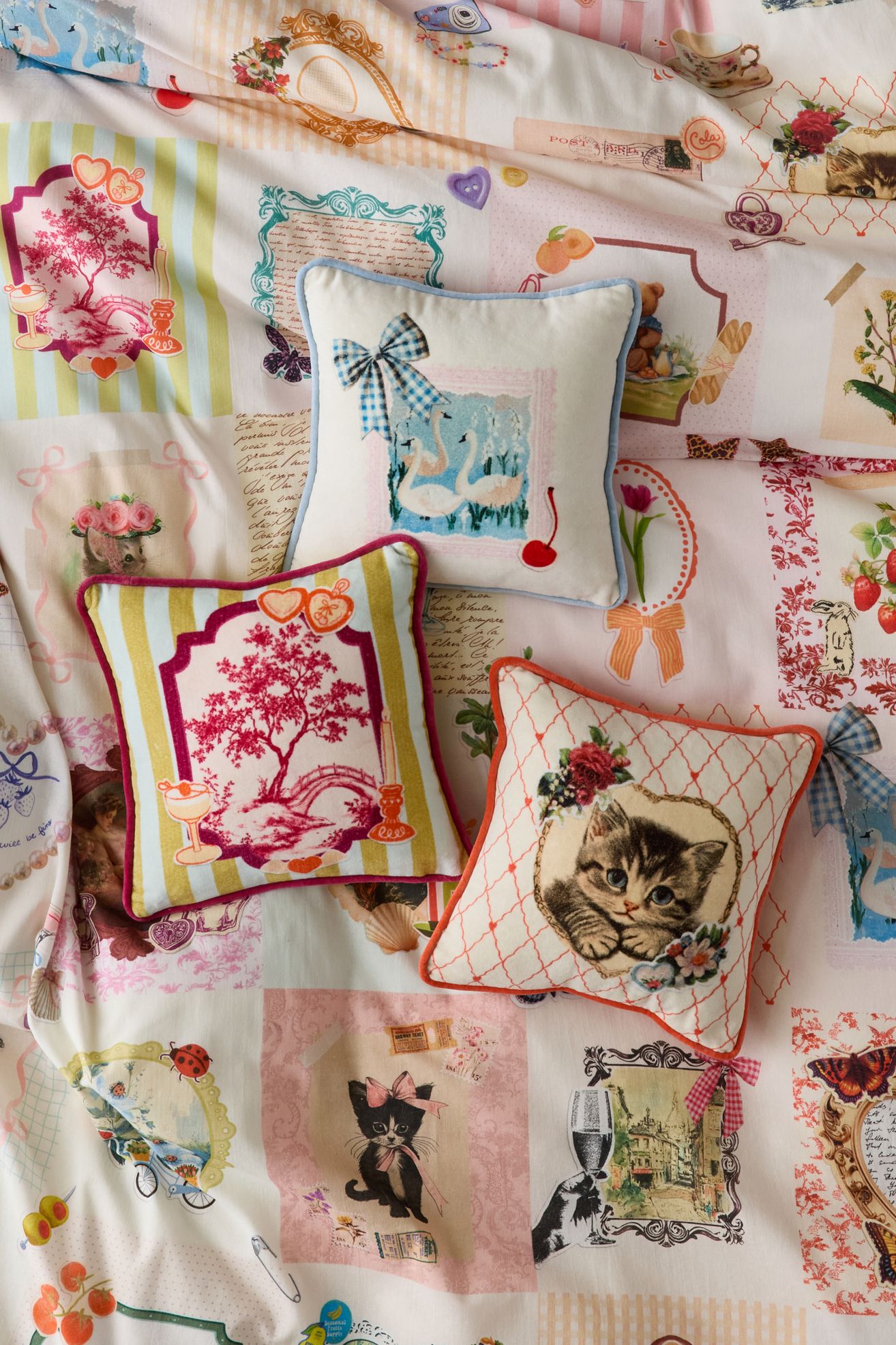 Thara Icon Mini Velvet Throw Pillow - Picnic Toile, ONE SIZE