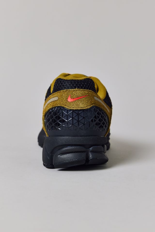 Nike Men's Zoom Vomero 5 Sneaker #4