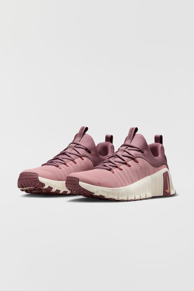 Nike Women's Free Metcon 6 Sneaker #1