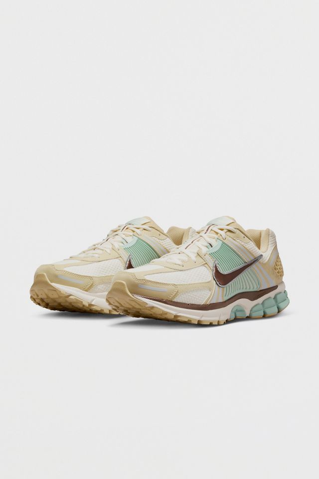 Nike Men's Zoom Vomero 5 SE Sneaker #1