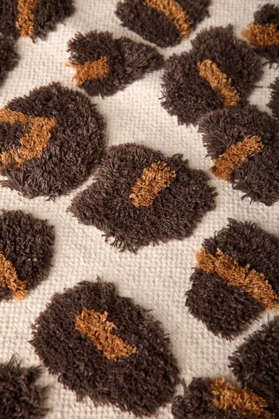 Cleo Leopard Spot Hilo Tufted Rug