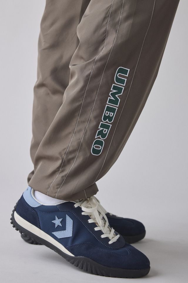 Umbro UO Exclusive Relaxed Wind Pants | Urban Outfitters