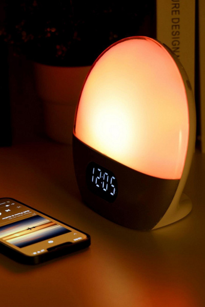 WiiM Wake-up Light, Sound Machine en Sleep Assistant, zonsopgangswekker met muziekalarm en gepersonaliseerde slaaproutines (gepolijst zilver