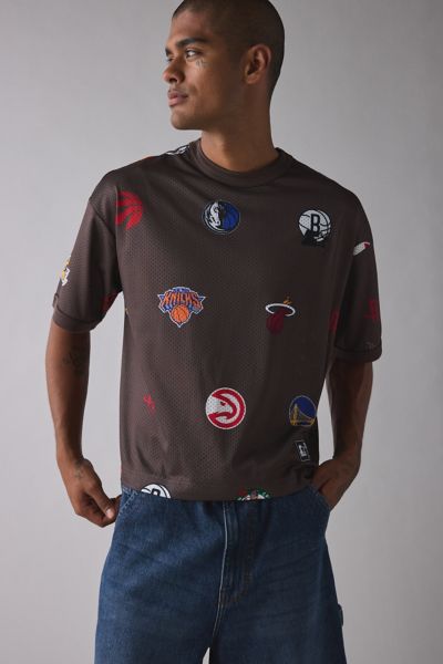 Starter Uo Exclusive Nba Mashup Graphic Jersey Tee In Bracken, Men's At Urban Outfitters In Metallic