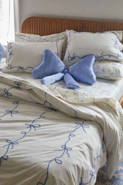 Printed Bedding + Décor | Floral + Bow Room Décor | Urban Outfitters Canada